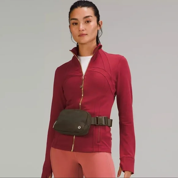 Lululemon Everywhere Belt Bag Camo Crossbody Sling Bag Nwt - Picture 5 of 6